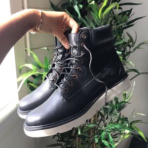 Women’s size 8 Timberlands never worn